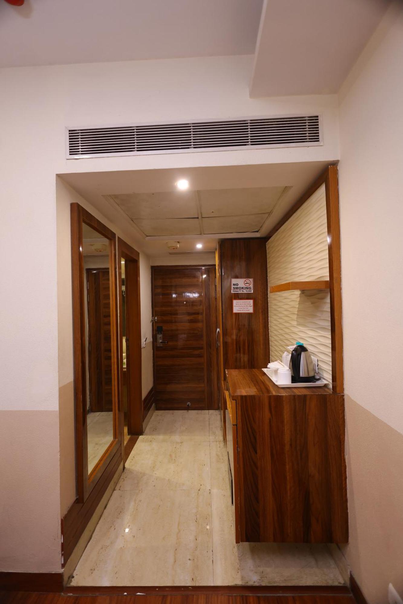 Airport Hotel Ramhan Palace Mahipalpur New Delhi Exteriör bild