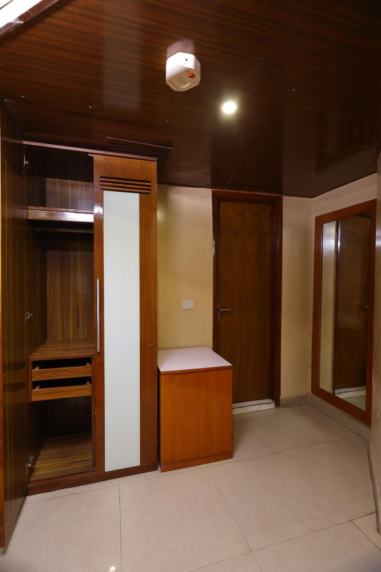 Airport Hotel Ramhan Palace Mahipalpur New Delhi Exteriör bild